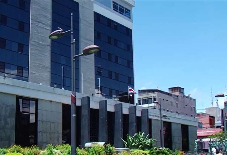 Empresarios piden al Central ajustar política monetaria por impacto del dólar