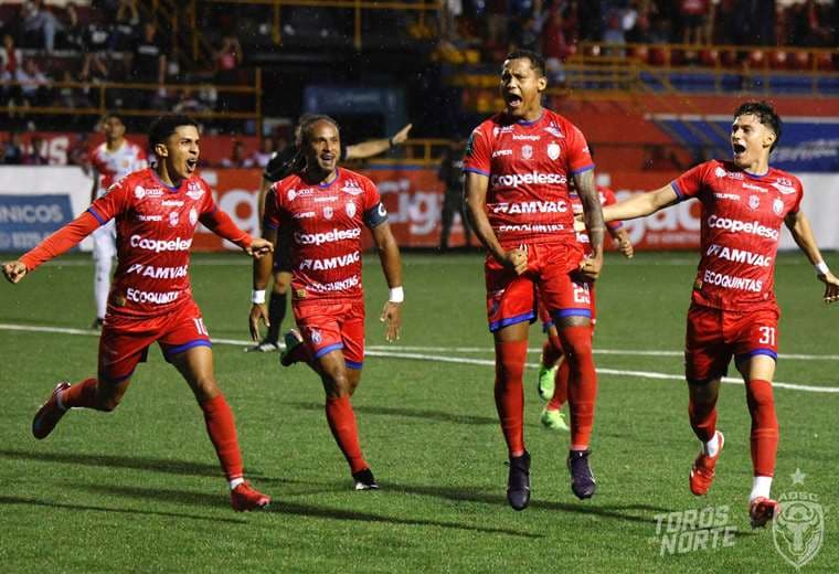 Bienvenido de nuevo a casa: Así presenta San Carlos su primer refuerzo