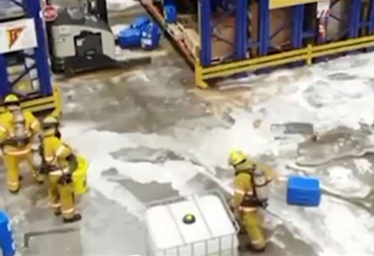 Derrame de material peligroso deja un herido en zona franca de Alajuela