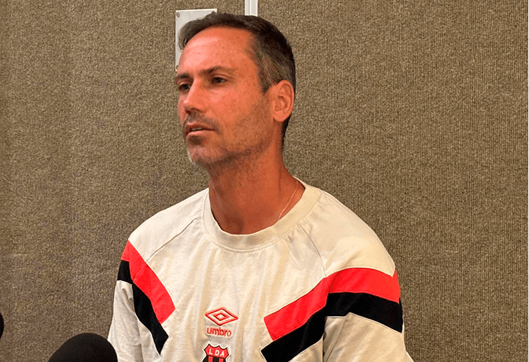 Marcelo Sarvas se marcha de la Liga