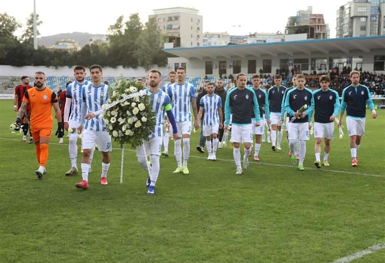 KF Tirana rindió homenaje a hija fallecida de Freddy Álvarez. Foto: KF Tirana