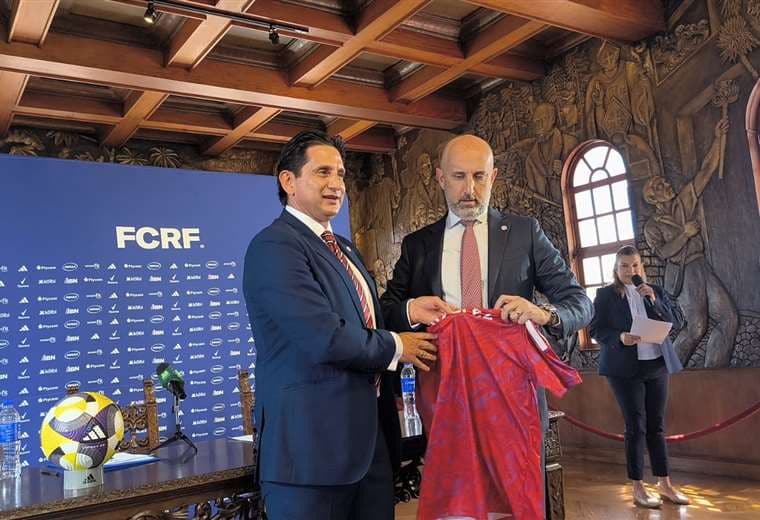 Rónald González asume oficialmente como director deportivo de la Fedefútbol