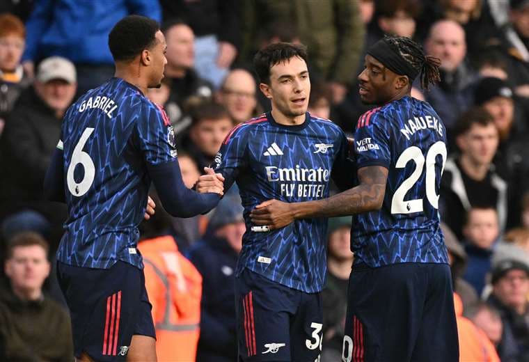 El líder Arsenal se recupera con goleada en Leeds