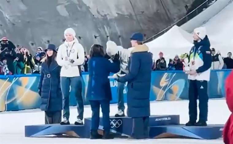 Laura Chinchilla entregó medallas en Juegos Olímpicos de Invierno