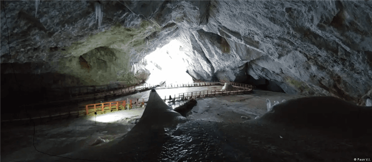 Despiertan bacteria de 5.000 años: escondía algo inesperado