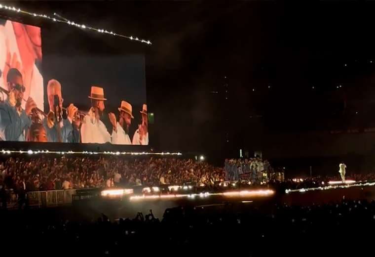 Investigan a funcionarios municipales por acreditaciones irregulares en concierto de Bad Bunny