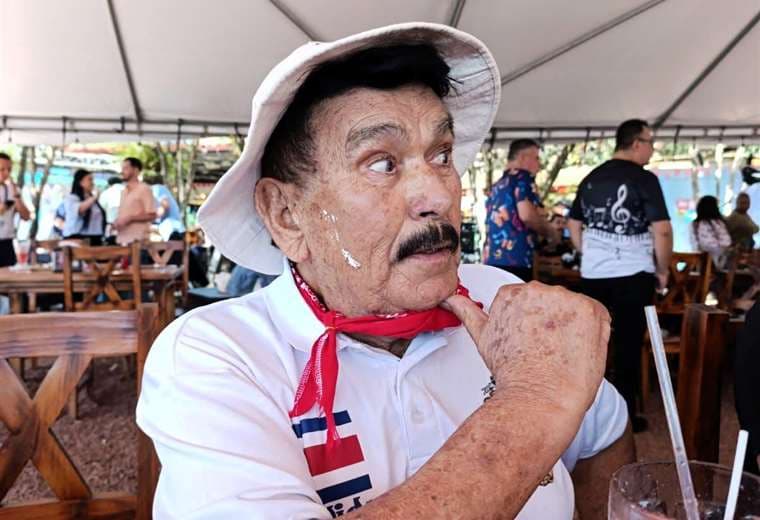 Folclorista Emeterio Viales tiene 15 días internado