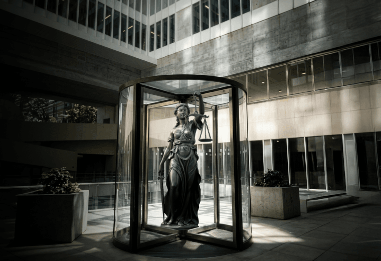 Puertas giratorias: por qué el caso de Celso Gamboa reabre debate sobre independencia judicial