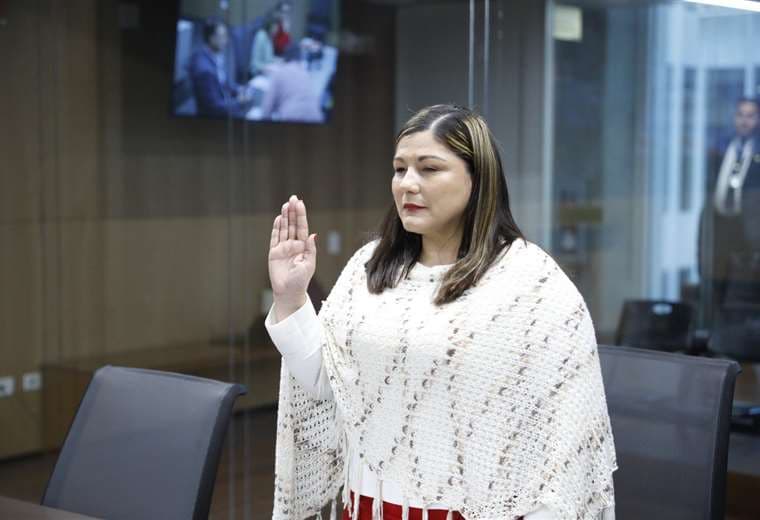 Casa Presidencial “llamó a cuentas” a presidenta de CCSS por millonario contrato