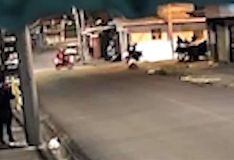 Escena de terror en Paso Ancho: Video muestra cómo cuatro motociclistas matan a tres hombres