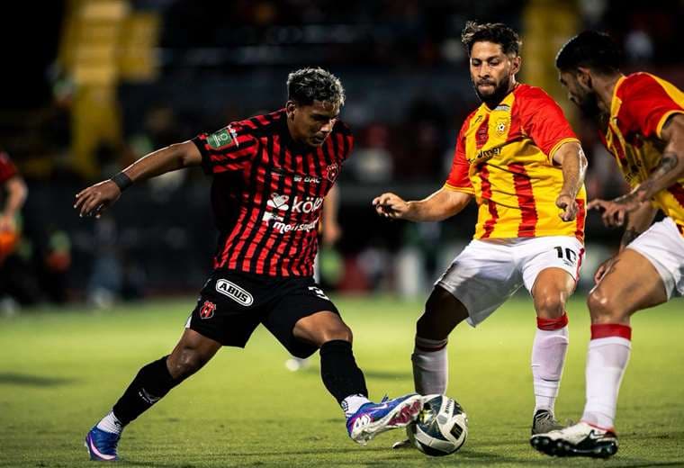 Alajuelense ante Herediano/Prensa LDA