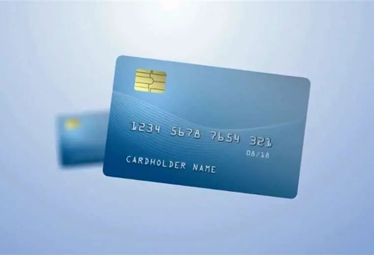 Las barreras que imponen los bancos para cerrar su tarjeta y cómo evitarlas legalmente