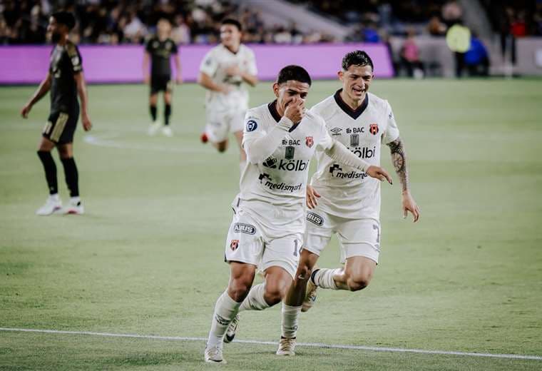 Alejandro Bran vuelve a entrenamientos del primer equipo de Alajuelense