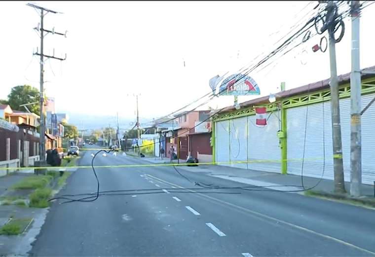 Cierran calle entre Moravia y Tibás por tendido eléctrico a baja altura