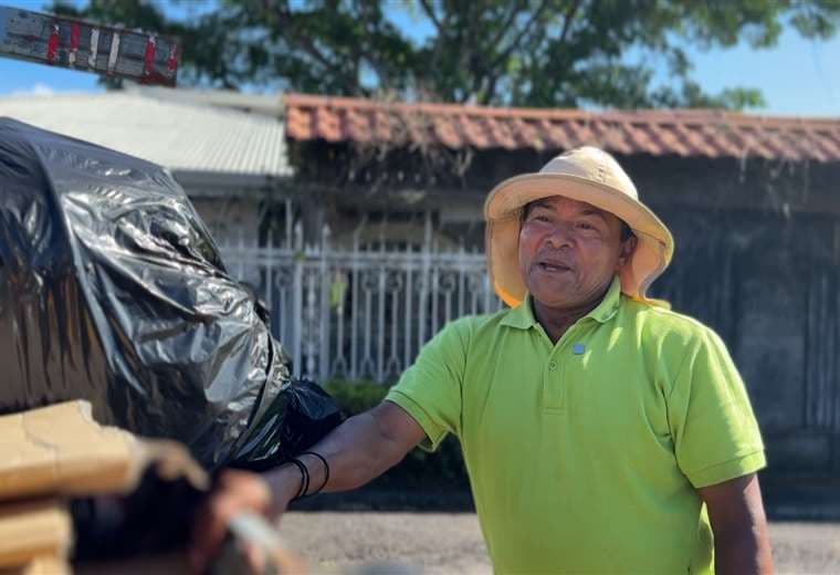El hombre del carretillo que convirtió el reciclaje en un espectáculo en Barva