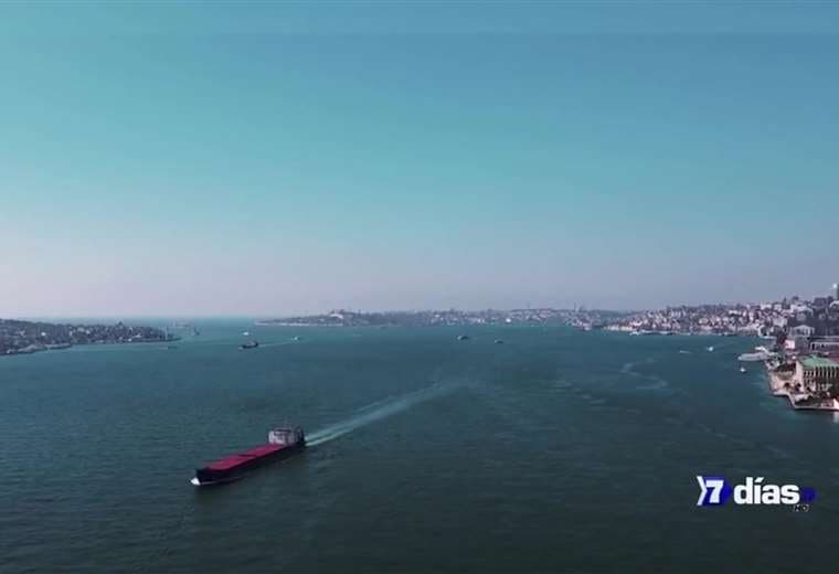 El estrecho que tienen en vilo al mundo