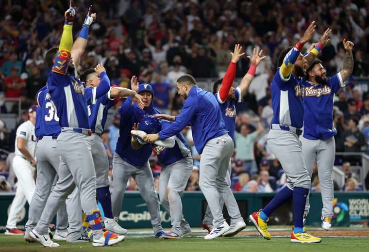 Venezuela derrota a EE. UU. en Miami y conquista su primer Clásico Mundial
