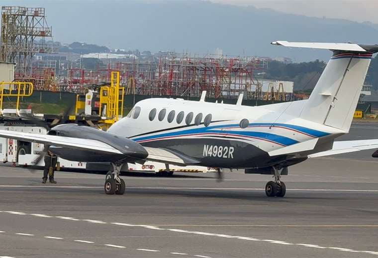 Avión de la DEA usado en extradiciones aterriza en Costa Rica