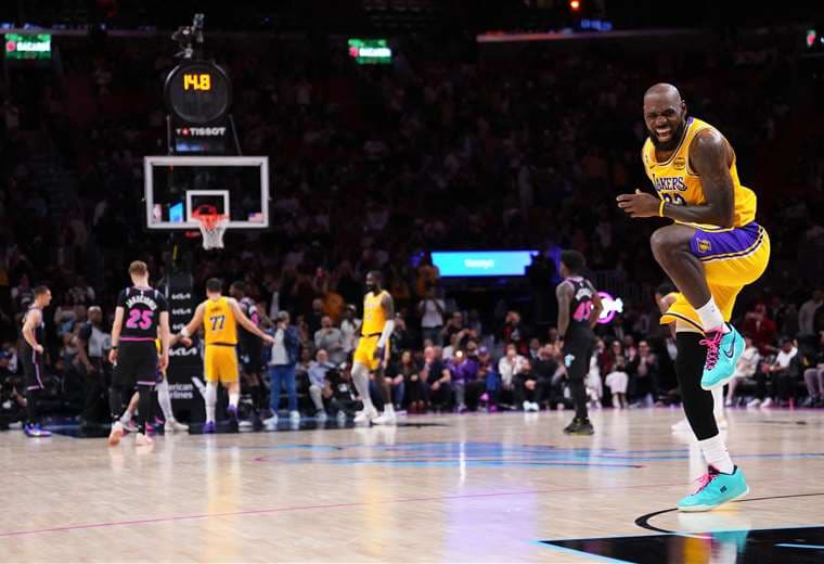 LeBron James rompe récord de partidos en la NBA