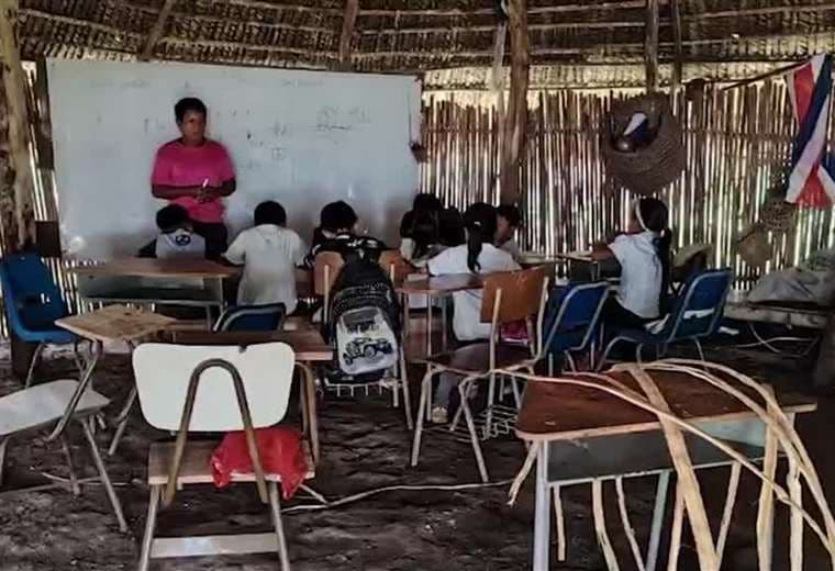 Director de escuela indígena presenta recurso contra pruebas del MEP por falta de adaptación cultural