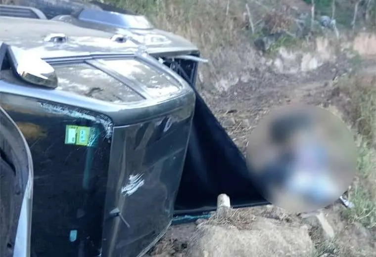 Maniatados y con bolsas en sus cabezas: así encontraron tres cuerpos en el fondo de guindo