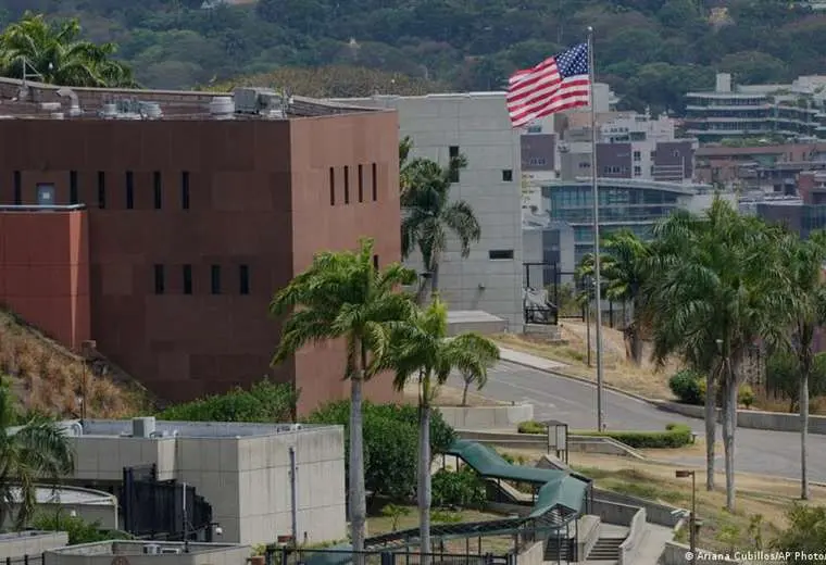 Embajada de EEUU en Venezuela reanuda operaciones tras siete años