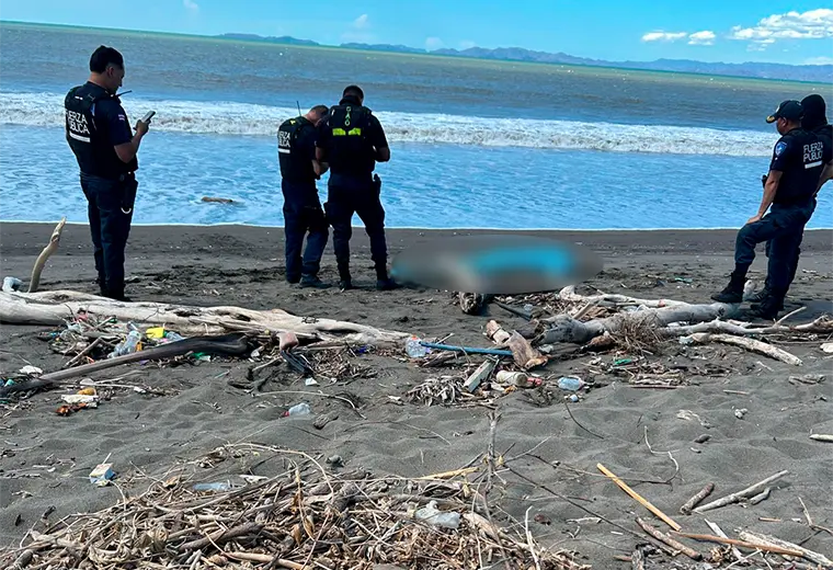 Hallan cuerpo de hombre arrastrado por la corriente en Puntarenas