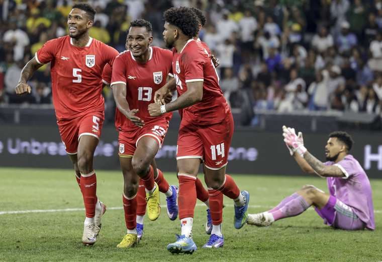 Panamá ya piensa en el Mundial al vencer a Sudáfrica