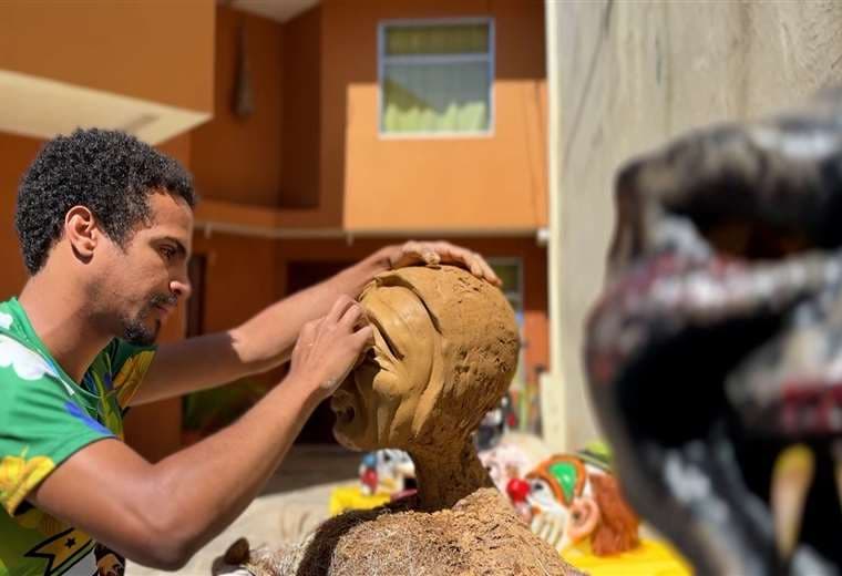 Un joven de Barva transforma máscaras y bicicletas en oportunidades de vida