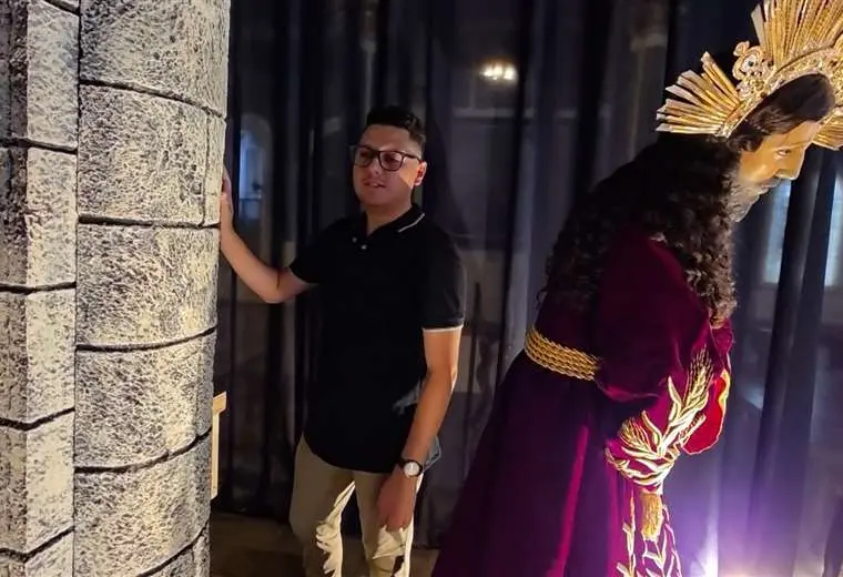 De profesor a artista de la fe: el tico que transforma iglesias en Semana Santa