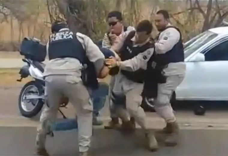 Video: Aparente intento de robo de carro termina con detención frente a aeropuerto de Liberia