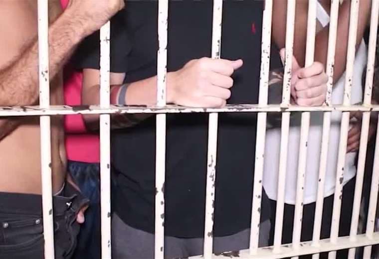 “La cárcel no es un hotel”: Ministro responde a huelga de hambre de reos en La Reforma