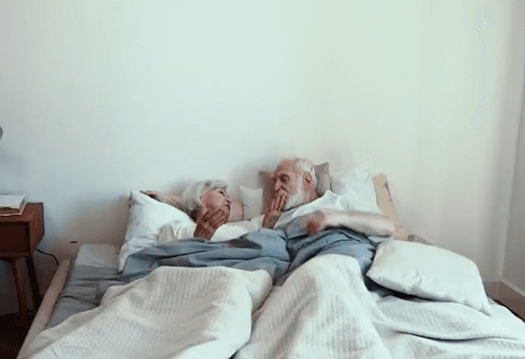 ¿Despierta con dolor aunque duerma bien? Postura al dormir puede estar afectando su salud