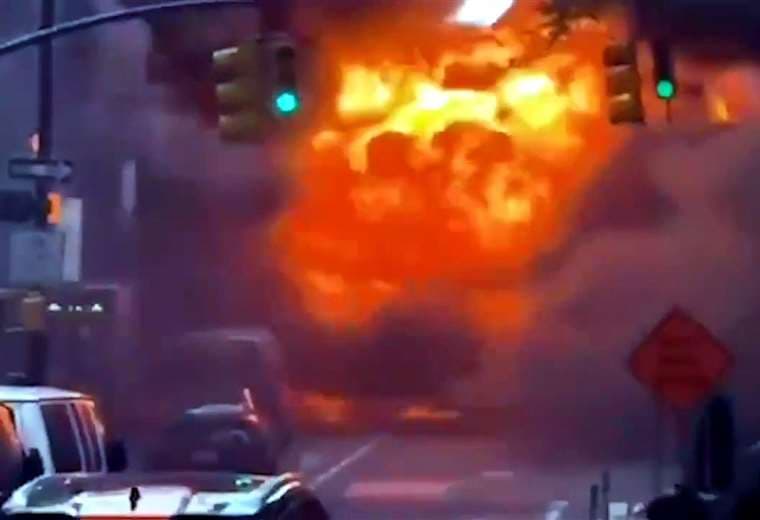 Video: Explosión de carro cerca del toro de Wall Street desata emergencia en Nueva York