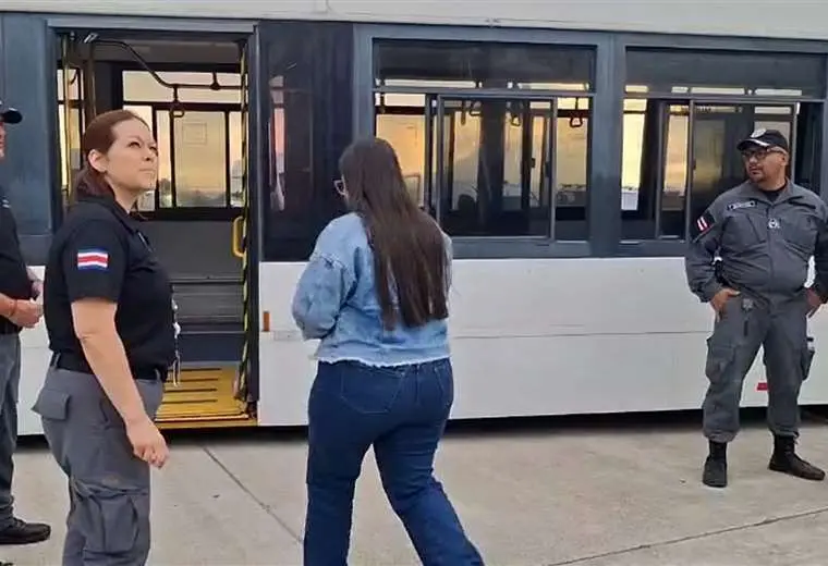 15 migrantes ingresan en quinto vuelo con deportados por EE. UU.