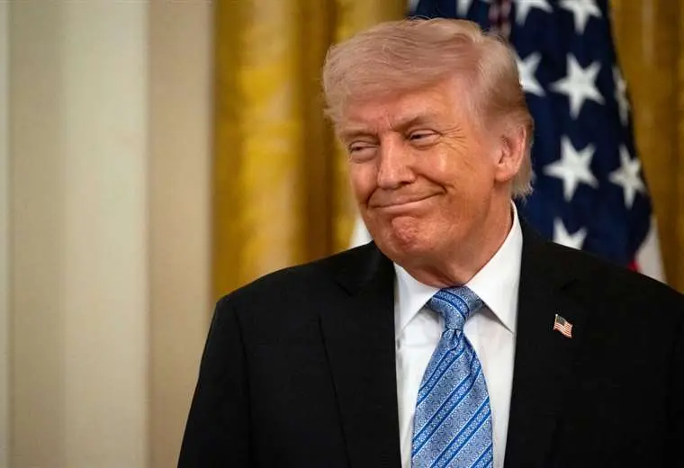 Trump lanza polémica web que compara migrantes con extraterrestres