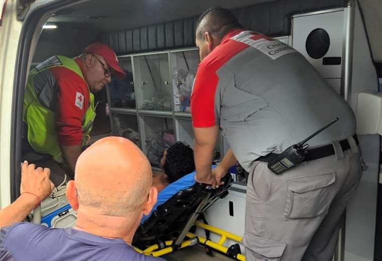 Encuentran a otro pescador con vida, seis días después del naufragio de lancha Roxana II