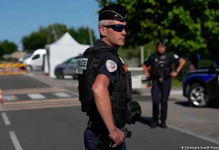 Once muertos al estrellarse un avión civil en Francia
