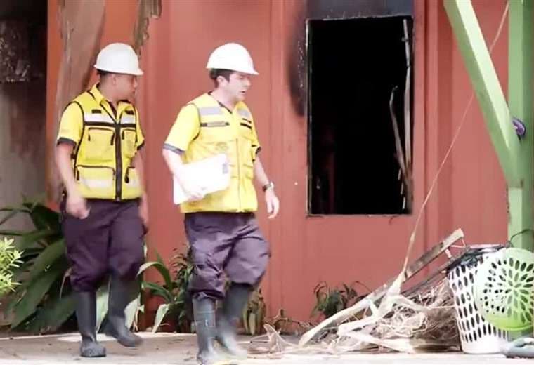 "Póngase un paño y espere a los bomberos": vecinos hablaron con víctima de incendio en San Sebastián
