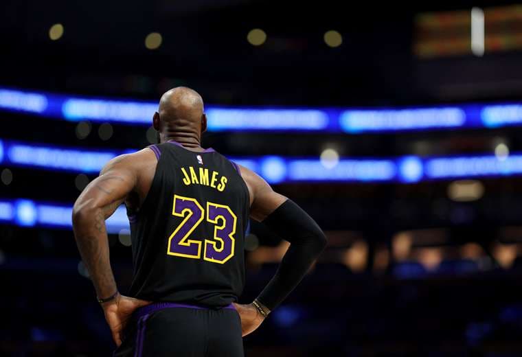 LeBron James anuncia su fichaje por los Philadelphia 76ers