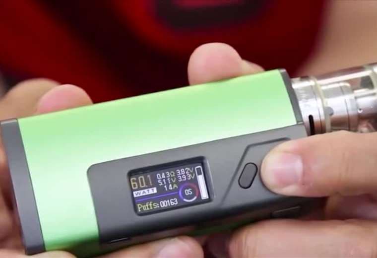 Salud aplaza por un año prohibición de sabores y aromas en vapeadores