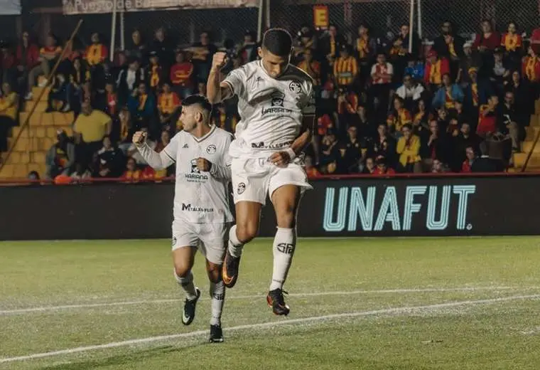 ¡Qué goleada! Sporting amarga estreno de Wanchope con Herediano