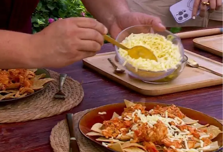 Chilaquiles con pollo: una opción fácil para disfrutar un desayuno diferente