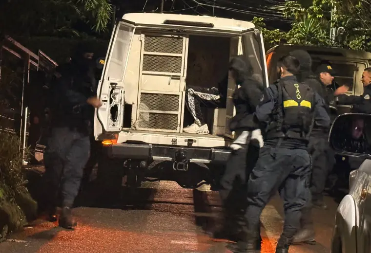 Fuerza Pública detiene a cinco hombres armados tras persecución en Alajuelita