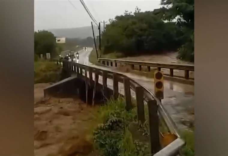 Onda tropical 47 provoca fuertes lluvias e incidentes en varias regiones del país