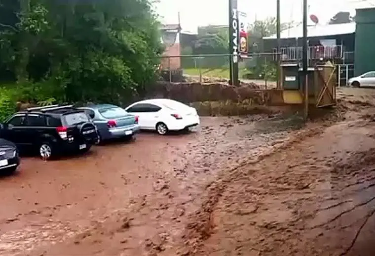 Video: Lluvias dejan más de 400 casas anegadas
