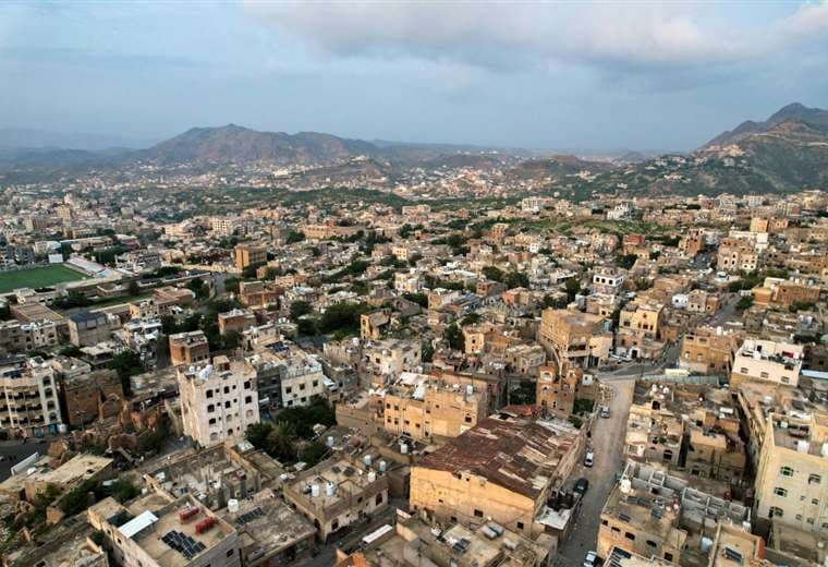 Hutíes acusan a Arabia Saudita de mortal ataque contra un mercado en Yemen