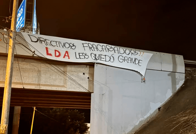 Molestia de la afición con Alajuelense llega a las inmediaciones del CAR