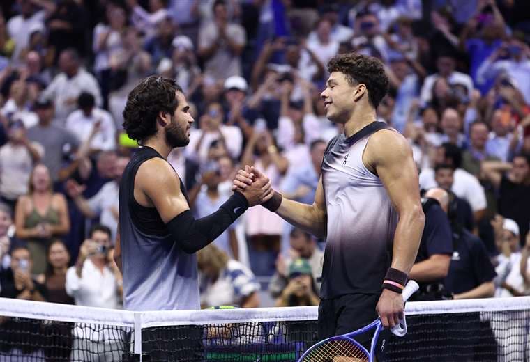 Alcaraz cede la corona del US Open ante Shelton en un supertiebreak de madrugada