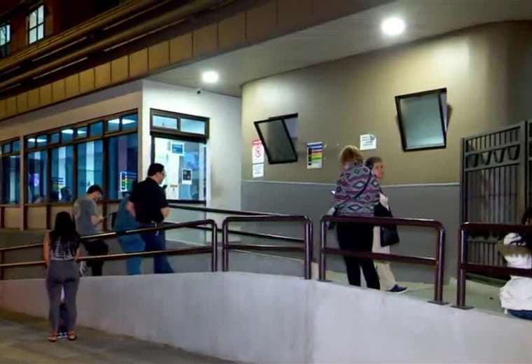 Hospital Calderón Guardia reporta 100% de ocupación en servicio de emergencias